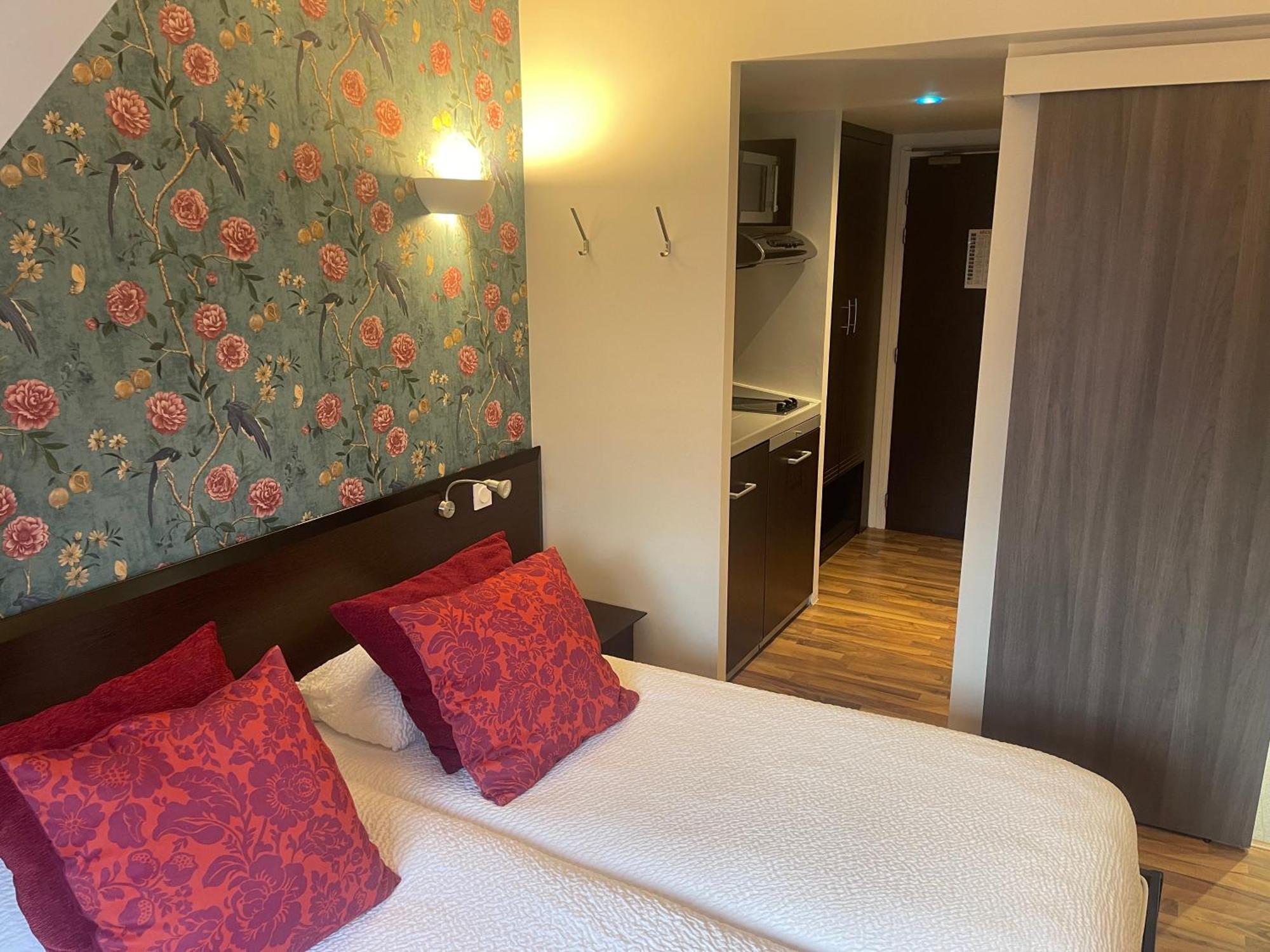 Logis Hotels Le Saint Georges Vendome Exterior photo
